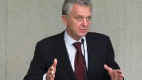 Министр промышленности и торговли Виктор Христенко. Архив Министр промышленности и торговли Виктор Христенко. Архив